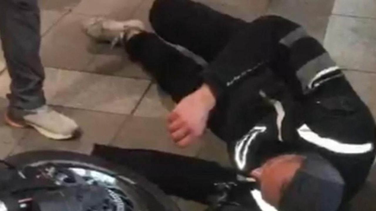 Zeytinburnu’nda hafif ticari araç ile motosiklet çarpıştı: 1 yaralı