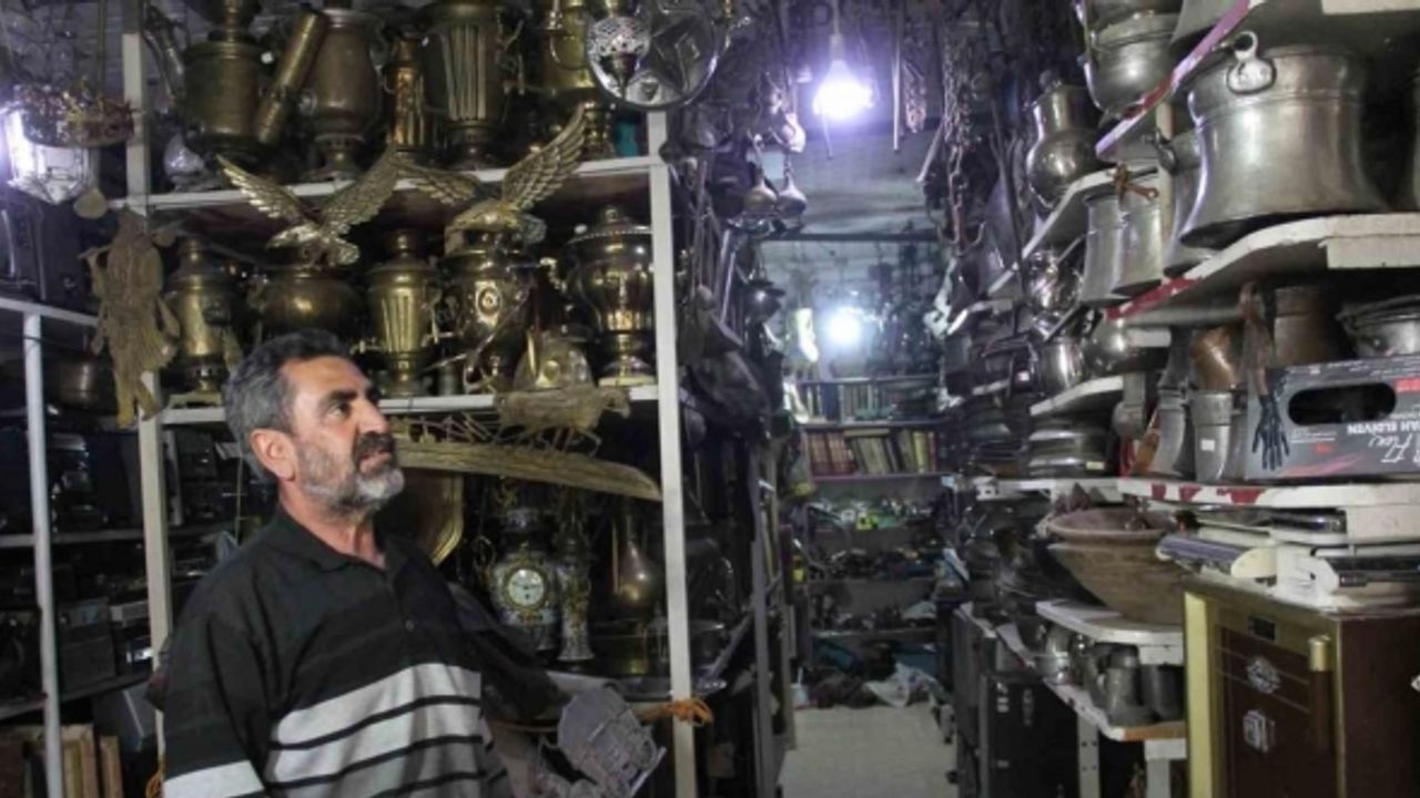 Antika tutkunu esnaf, biriktirdiği yüz binlerce eser ile müze açmak istiyor