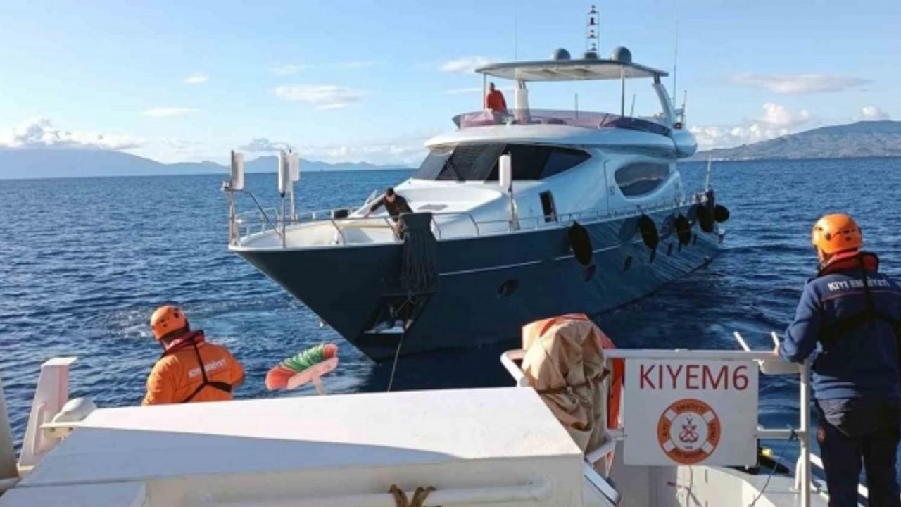 Arızalanan ve açık denizde sürüklenen tekneyi KIYEM ekipleri kurtardı
