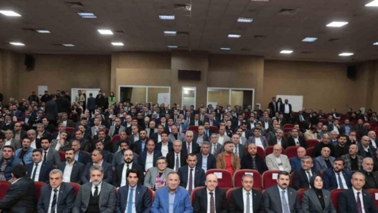 Bakan Şimşek Şanlıurfa’da iş adamlarıyla bir araya geldi