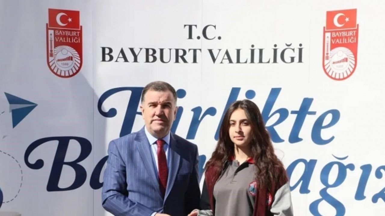 ’Birlikte Başaracağız’ projesiyle öğrencilere kaynak kitap dağıtımı yapıldı