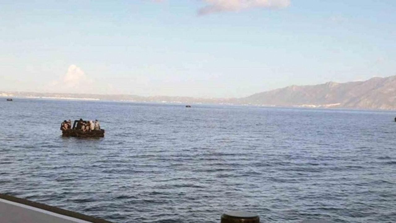 Datça açıklarında Türk karasularına geri itilen 61 düzensiz göçmen kurtarıldı