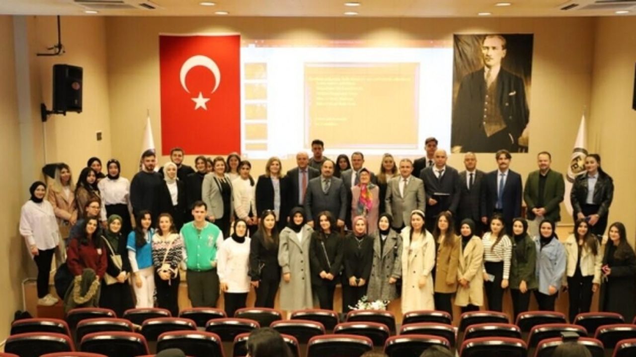 DPÜ’de “Edebiyatımızın Zarif Kalemleri Kadın Şairler” başlıklı panel