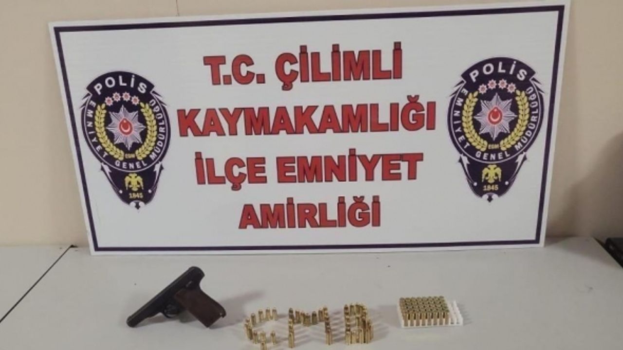 Düzce’de 7’si kuru sıkı 15 tabanca ele geçirildi