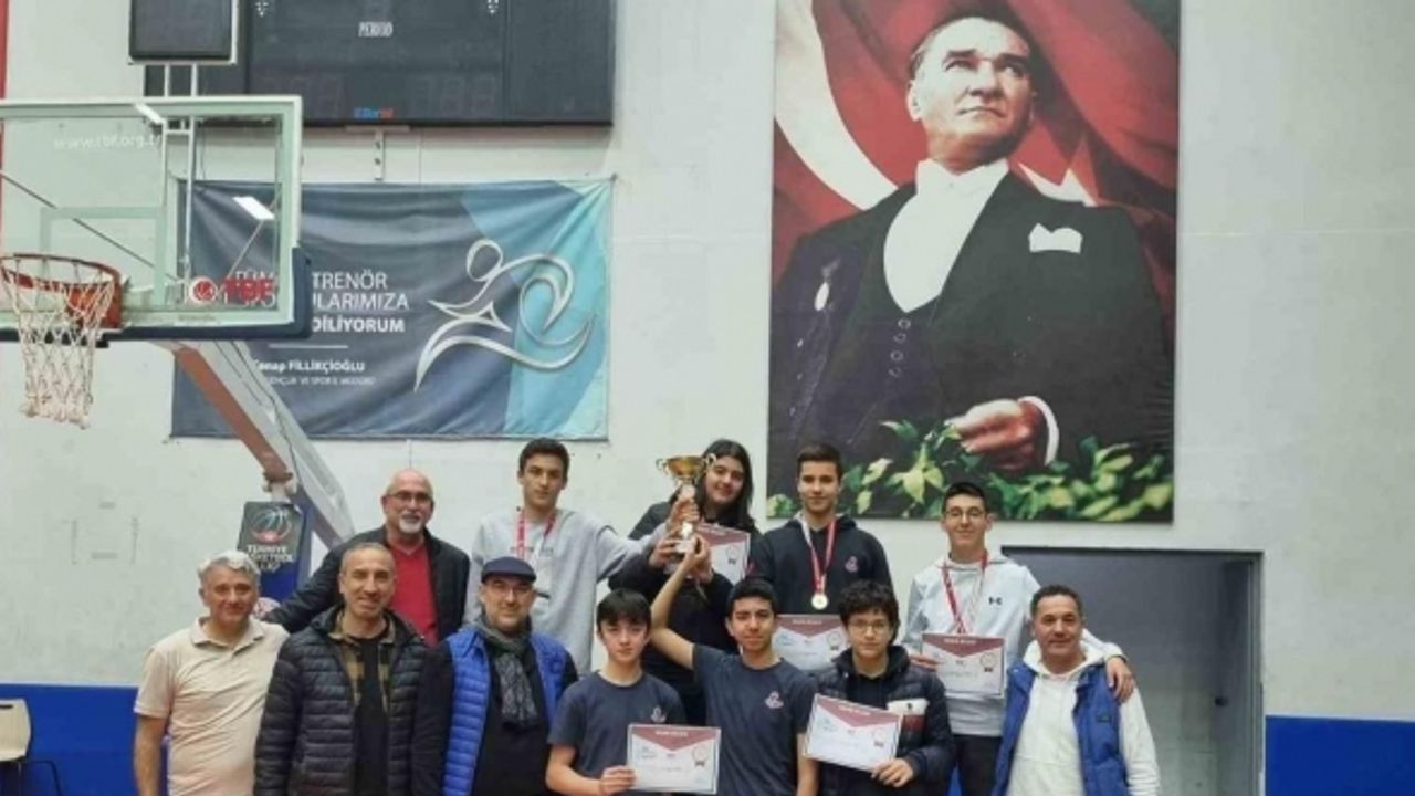 En iyi hamleyi yapan Aydın Lisesi il birincisi oldu