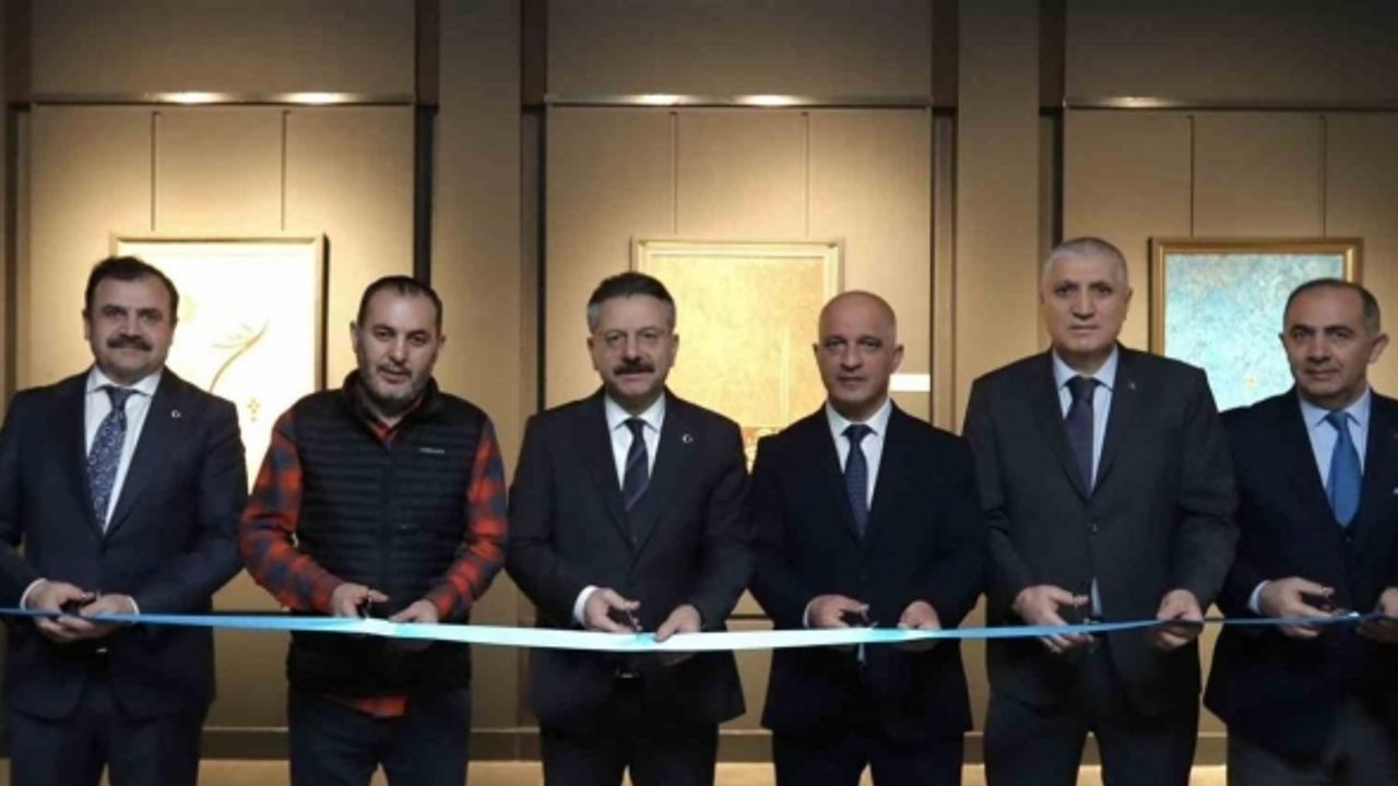 Eskişehir Valisi Hüseyin Aksoy, "Hiç ’in Yolculuğu" Hat Sergisi’nin açılışını gerçekleştirdi