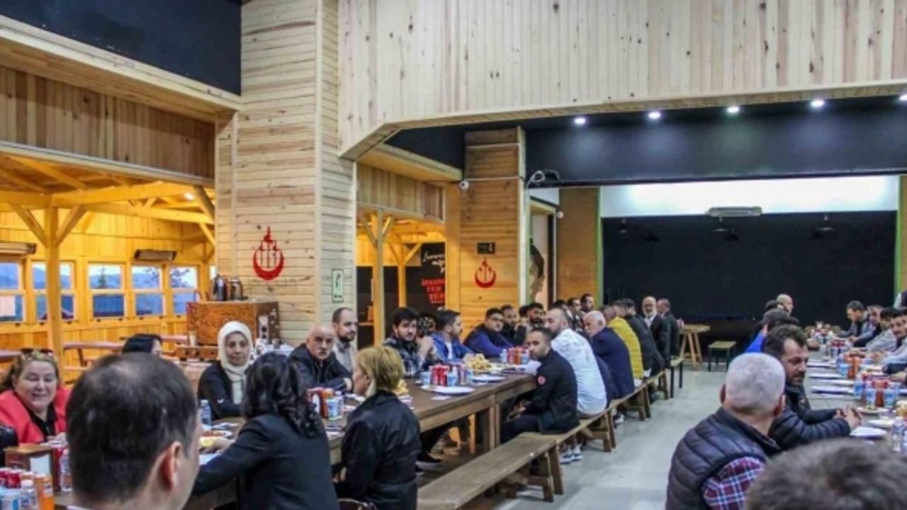 "Her gün 3 binin üzerinde kardeşimize ücretsiz yemek ikramı yapıyoruz"