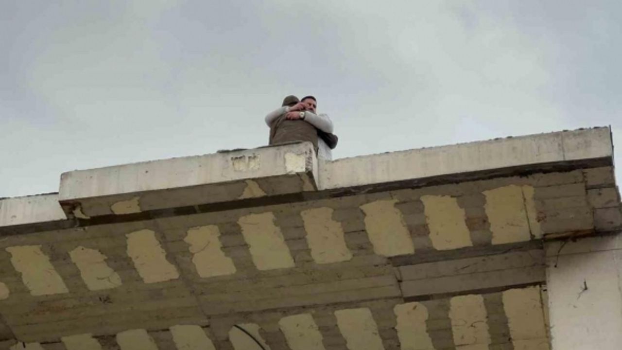 İntihar girişiminde bulunan şahsa çocuktan dikkat çeken öğüt: ’’Niye atlıyorsun, orada yanacaksın’’