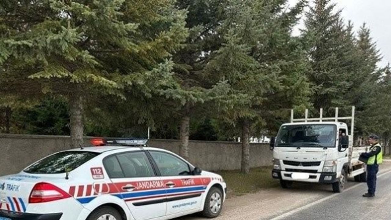 Jandarma ekiplerince 645 sürücüye 1 milyon 498 bin 259 TL para cezası kesildi