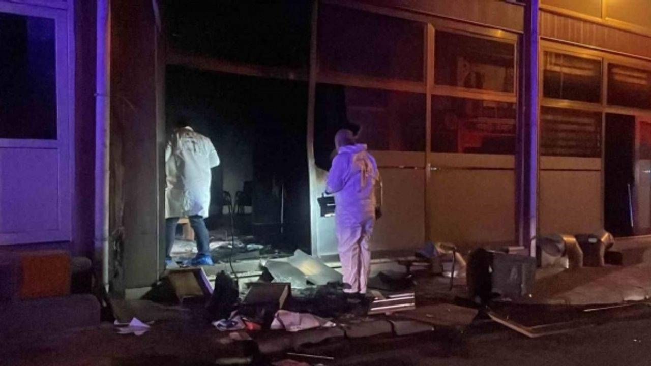 Kırklareli’de belediyeye ait binayı yaktığı iddiasıyla tutuklanan sanığın ilk duruşması görüldü