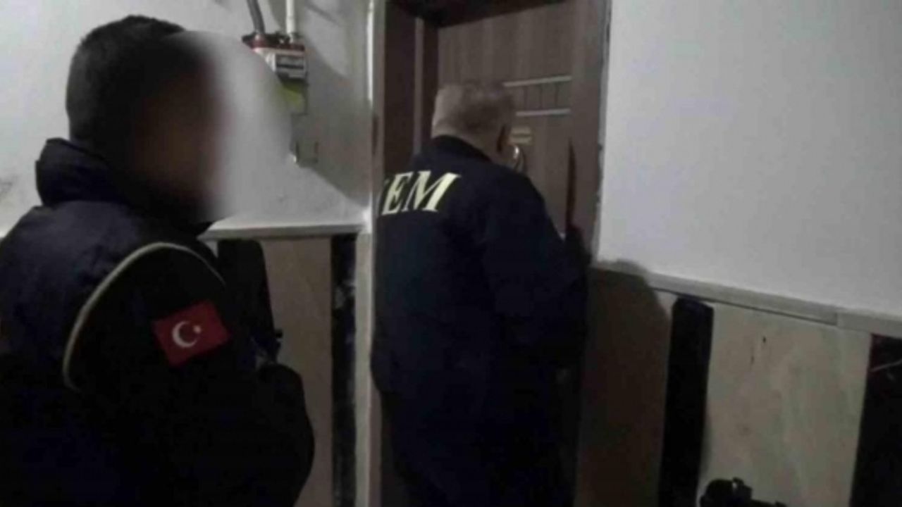 Kırmızı bültenle aranan DEAŞ’lılar Çorum’da yakalandı