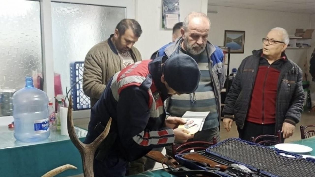 Kızıl geyik ve bozayı avlayan 2 kişiye adli işlem başlatıldı