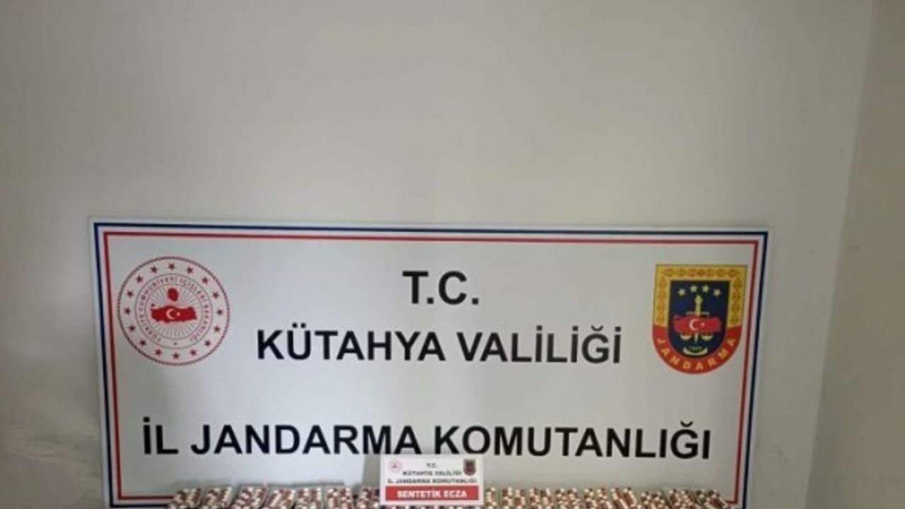 Kütahya’da 8 bin 834 adet sentetik ecza ele geçirildi