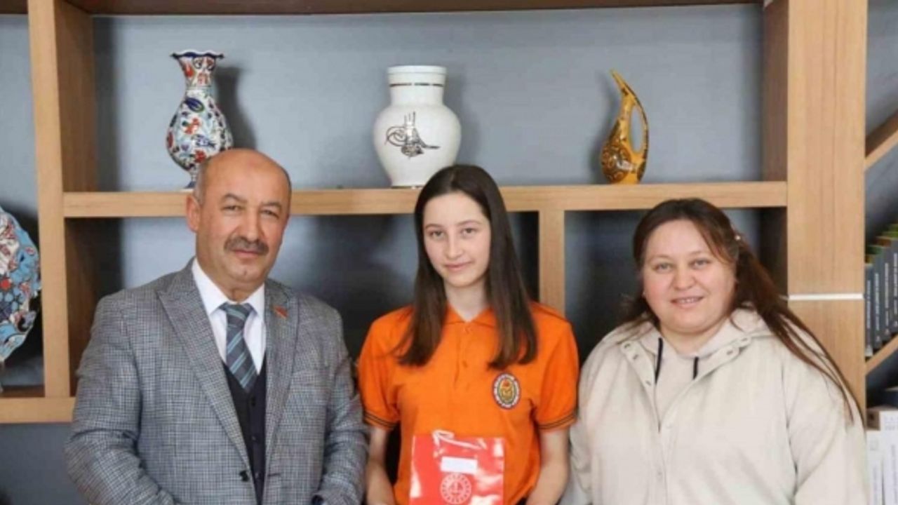 Kütahya’da "Dilimi Seviyorum Türkçe Konuşuyorum" adlı deneme yarışması