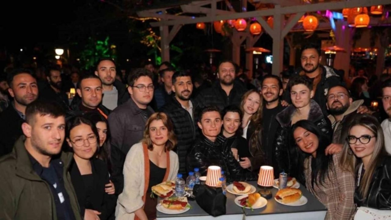 Marmaris Belediye Başkan Adayı Yazıcı, gençler ile bir araya geldi