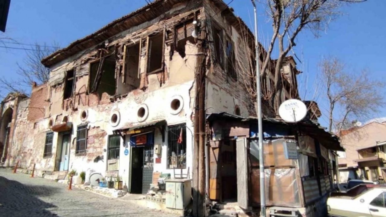 Milas Belediyesi’nin dibindeki tehlikeyi hiç bir yetkili aldırış etmiyor