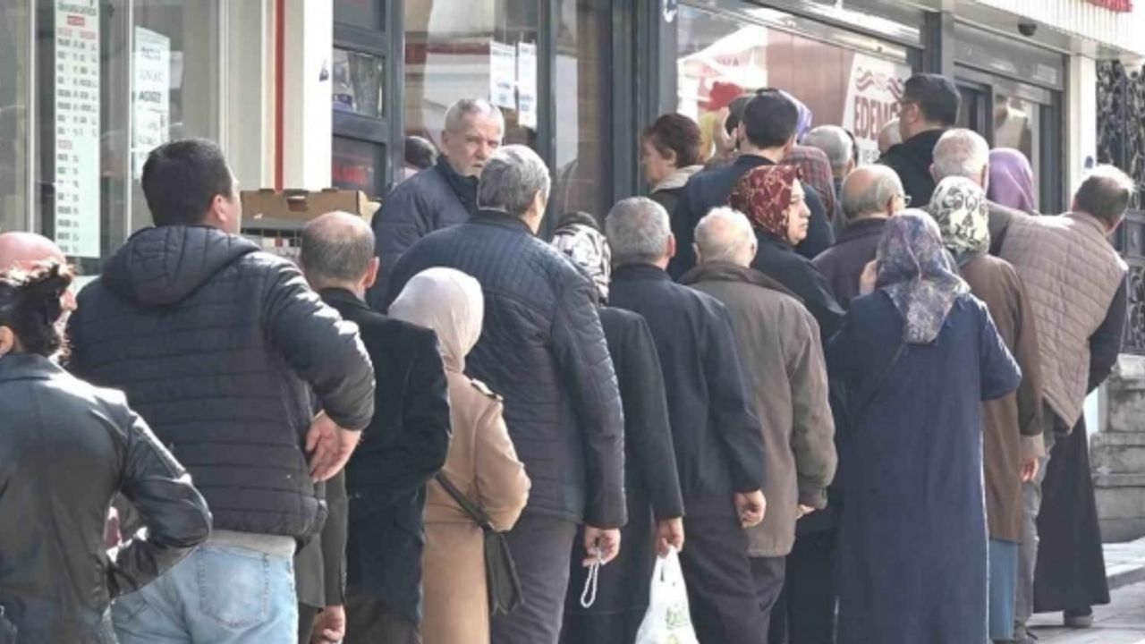 (Özel) Pide kuyruğu değil, kıyma ve et kuyruğu