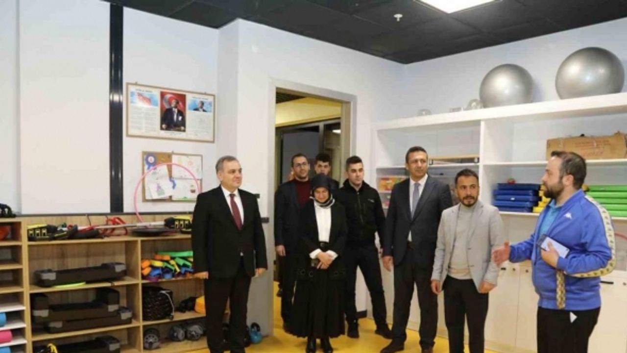 Rektör Altun, Besime Özderici Engelsiz Yaşam Merkezi’ni ziyaret etti