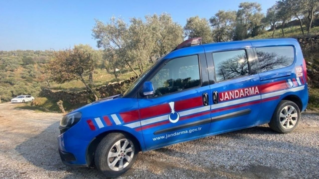 Saman balyalarının altında kalan yaşlı adam hayatını kaybetti