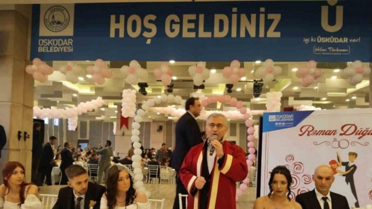 Üsküdar’da 17 Roman çift, toplu nikah töreniyle dünya evine girdi