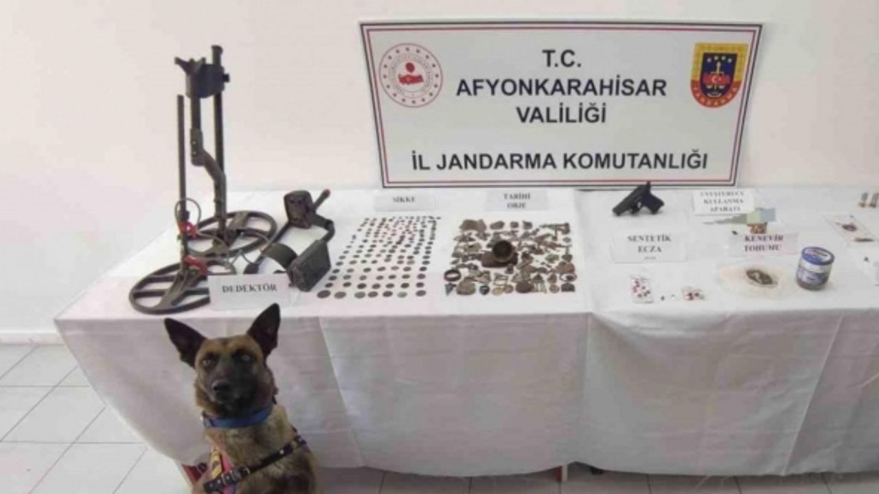 Uyuşturucu baskını yapılan evde 313 adet tarihi eser ele geçirildi