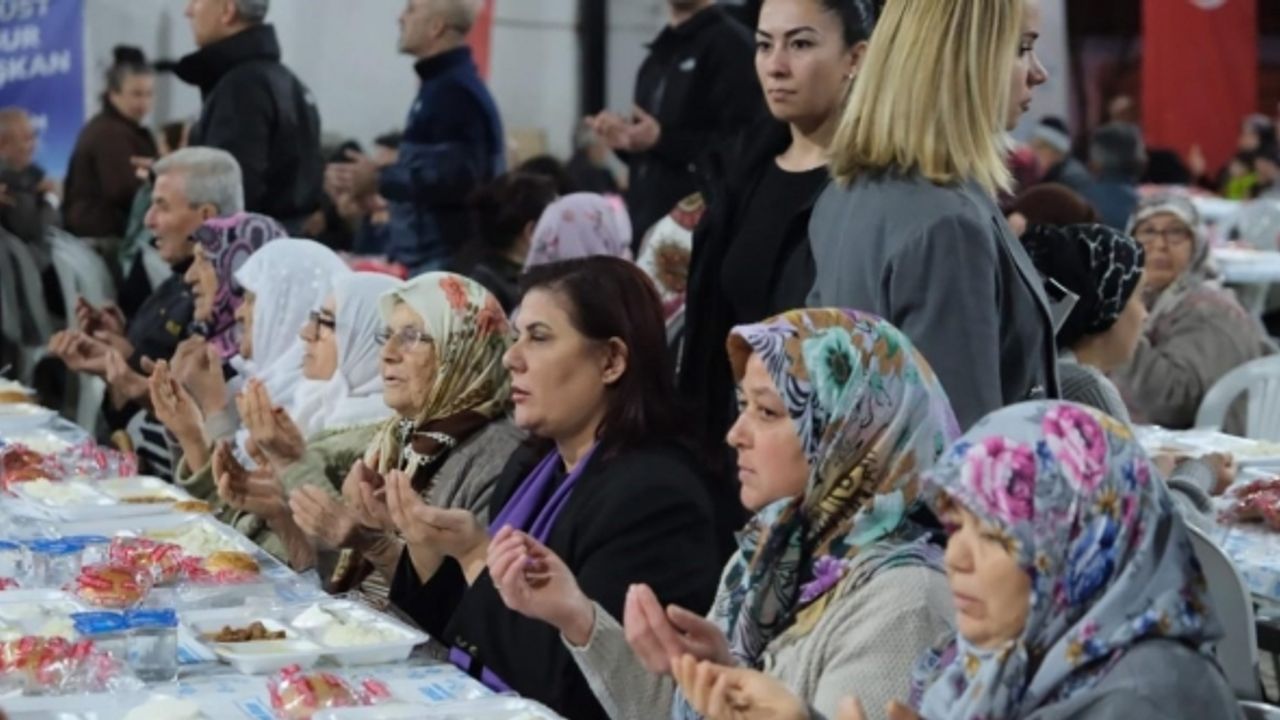 Yaklaşık 670 kişinin yaşadığı köyde 500 kişi aynı sofrada buluştu