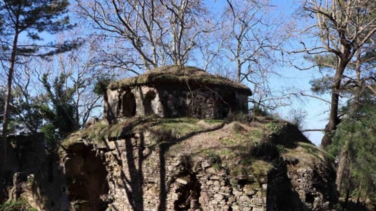 Zirveye gizlenmiş 900 yıllık manastır, doğaseverlerin rotasına girmeye devam ediyor