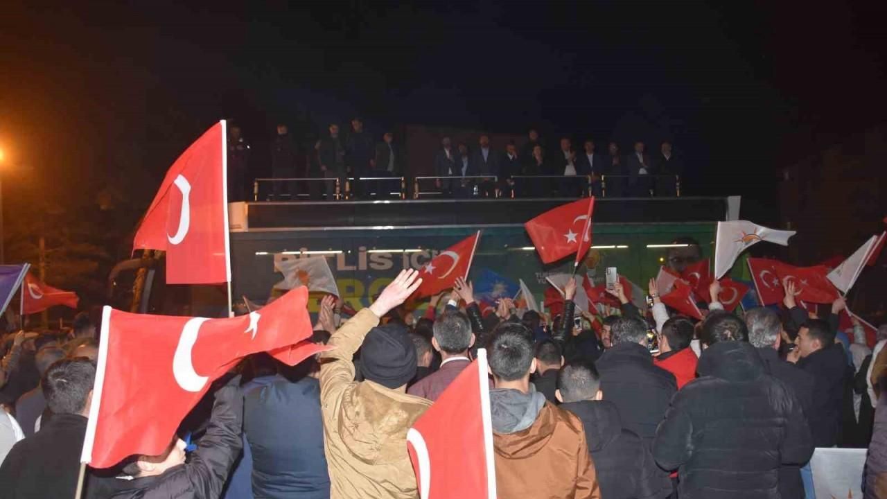 Bitlis’te AK Parti seçim kutlaması yaptı