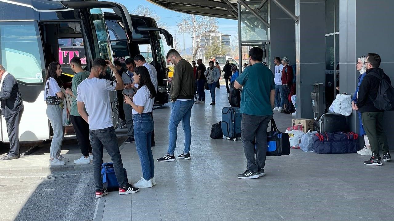 Aksaray Otogarında bayram yoğunluğu - Beyaz Gündem Gazetesi