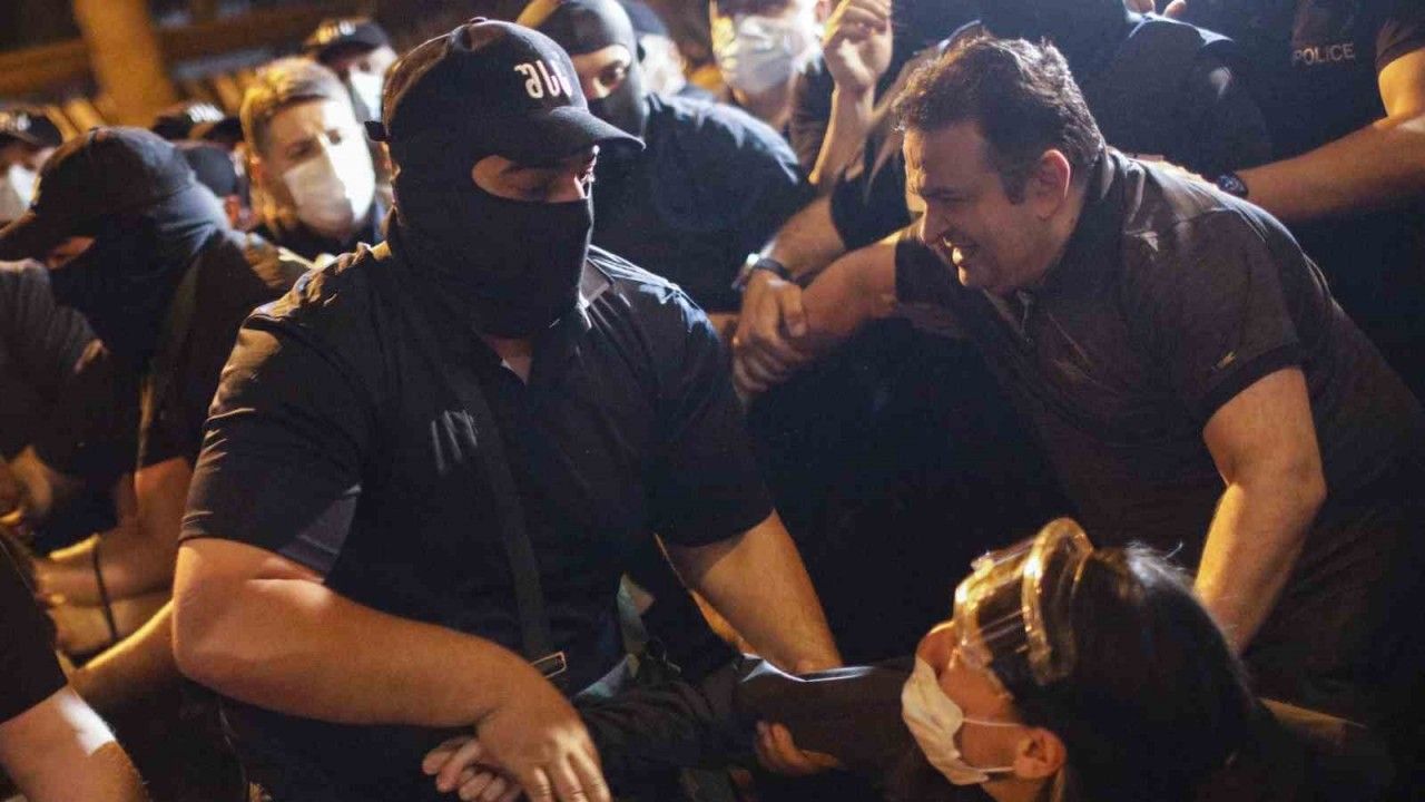 Gürcistan’da "Yabancı Etkinin Şeffaflığı" yasa tasarısı protestosuna polisten sert müdahale