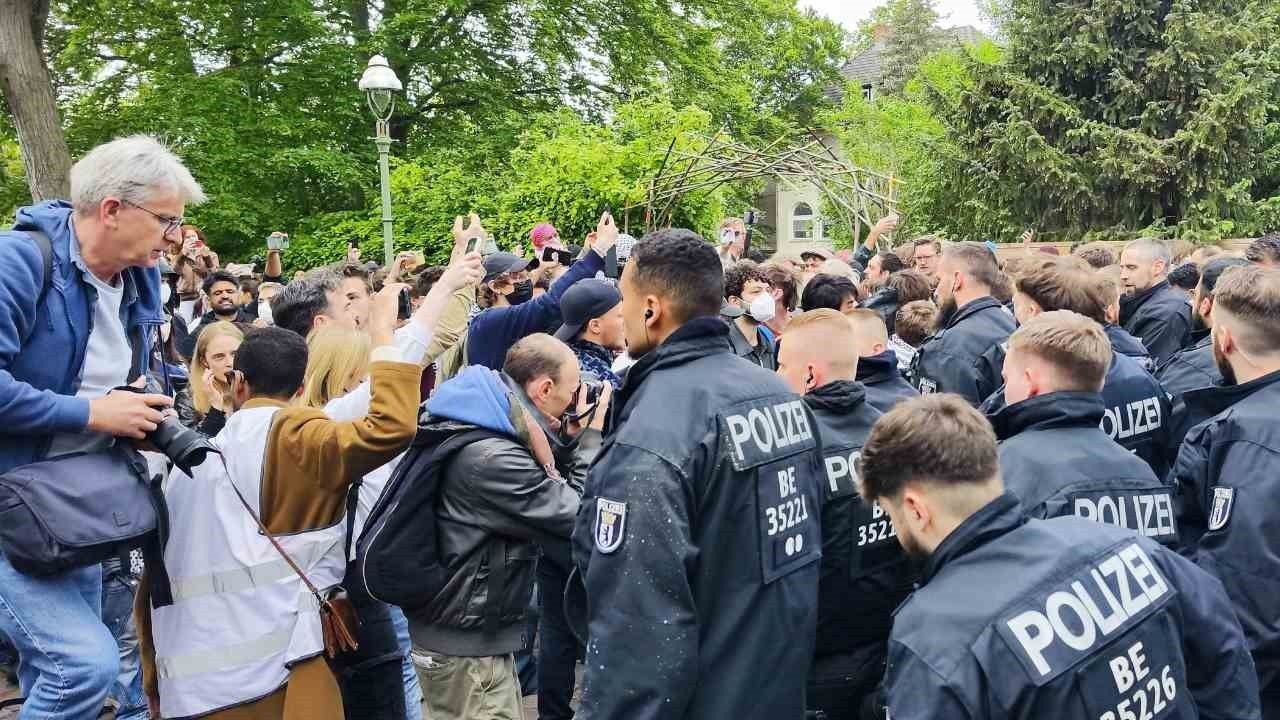 Berlin Özgür Üniversitesi’ndeki Gazze’ye destek protestosuna polisten müdahale