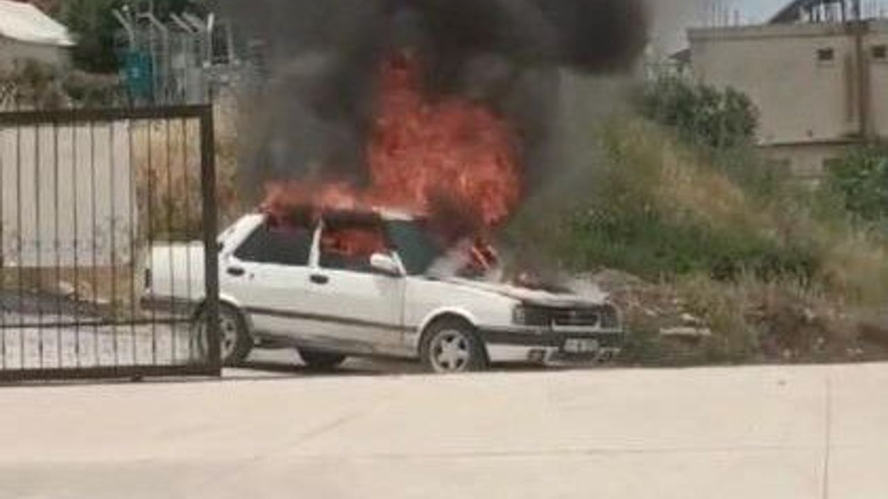 Elektrik kontağından çıkan yangında Tofaş alev alev yandı