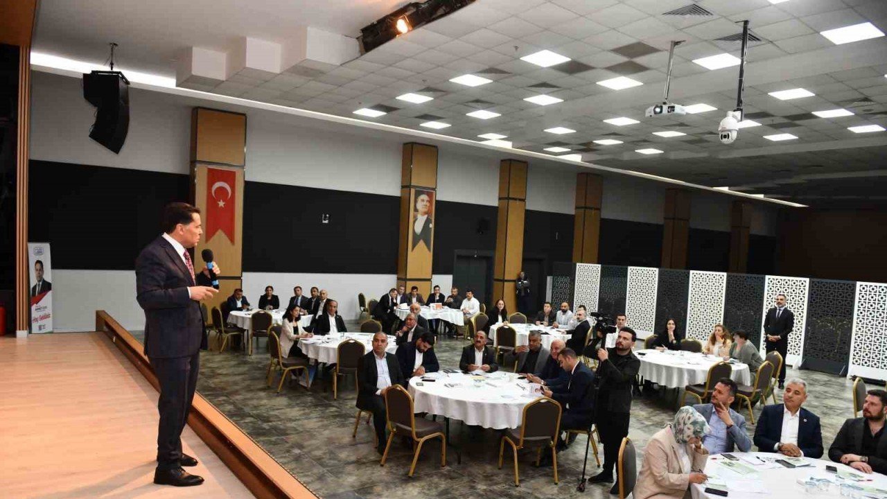 Esenyurt’ta Muhtarlar Çalıştayı düzenledi