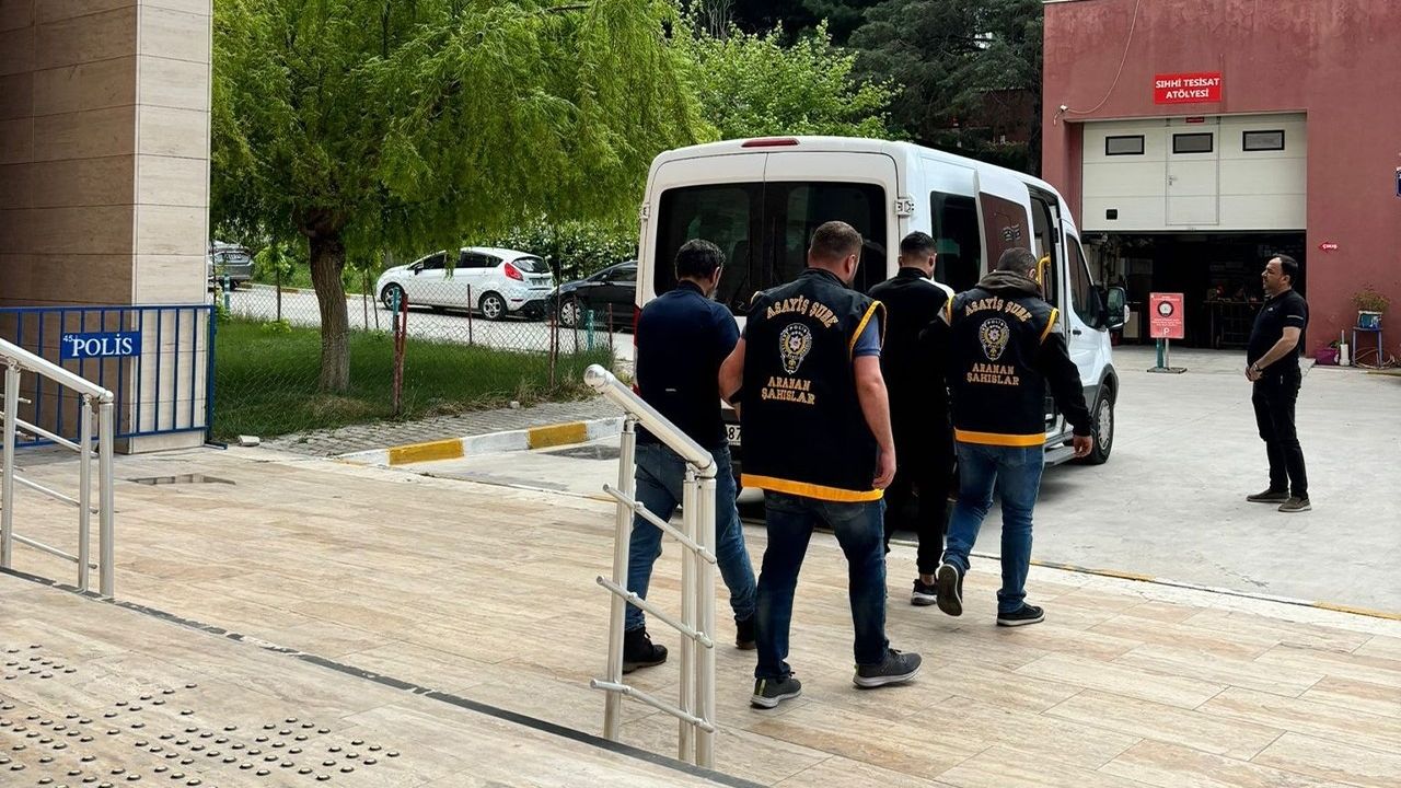 Manisa’da aranan şahıslar polisten kaçamadı: 24 tutuklama
