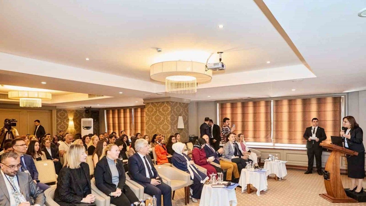 Şahin, Koruyucu Aile Hizmeti Eğitim Çalıştay’ına katıldı