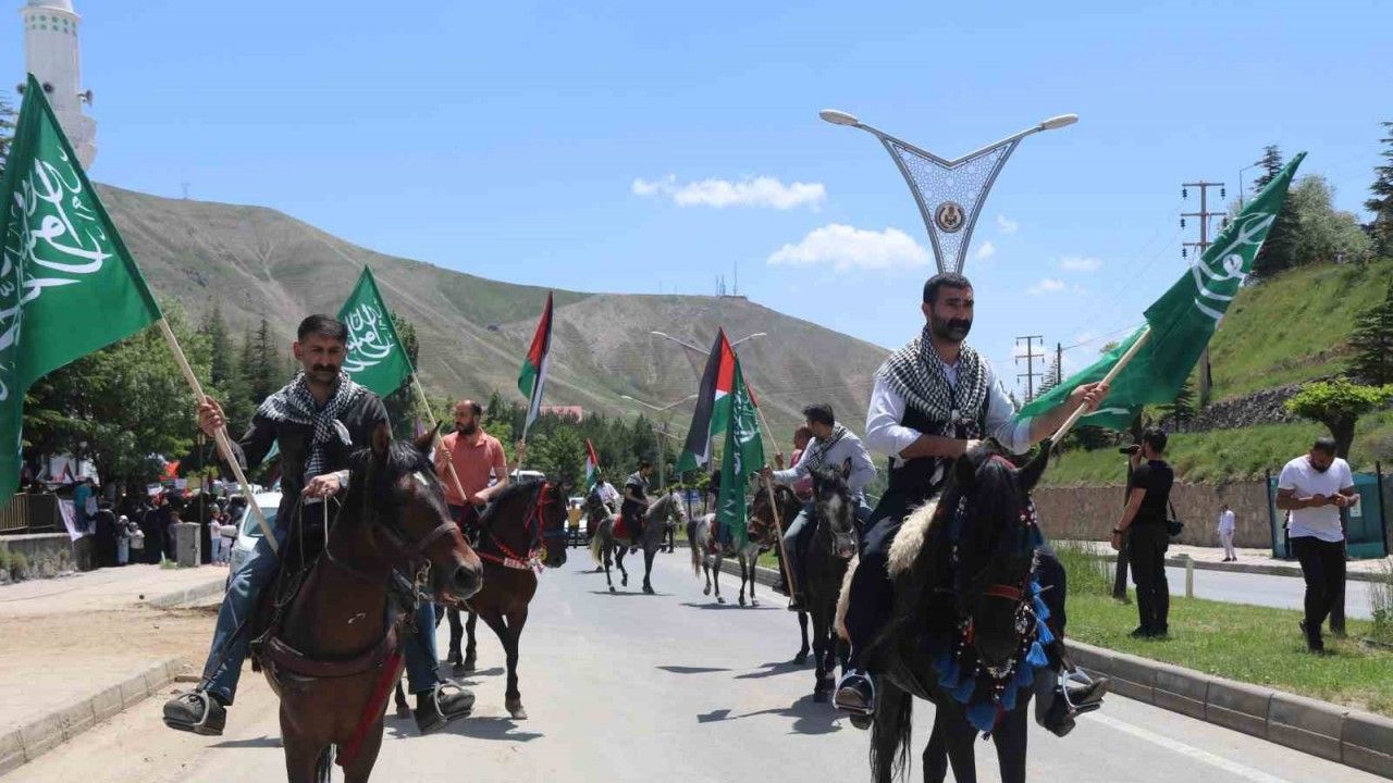 Bitlis’te vatandaşlar Filistin için yürüdü