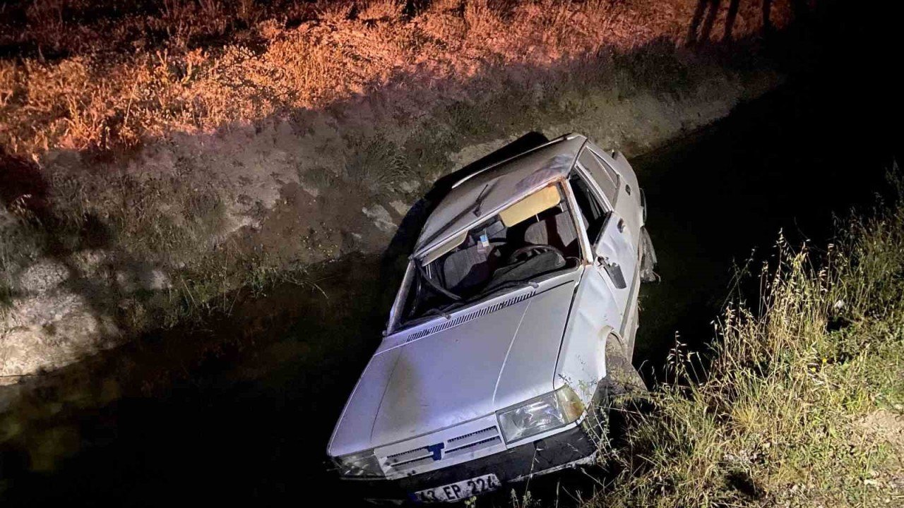 Kütahya’da otomobil dere yatağına yuvarlandı: 2 yaralı