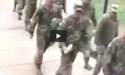 Kaz ABD askerlerine saldırdı