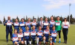 Fethiye’deki okulun kız futbol takımı tüm maçlarını kazandı