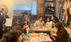 Öğrenciler Hatay’daki kardeşleri için iftar sofrası kurdu