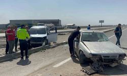 Aksaray’da iki araç kavşakta çarpıştı: 2 hafif yaralı