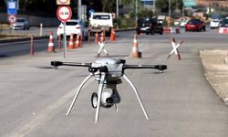 Drone tespit etti, emniyet şeritlerini kullanan sürücüye 6 bin 439 lira ceza uygulandı