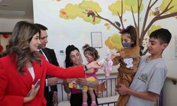 Hastanede tedavi gören çocuklar için 23 Nisan etkinliği