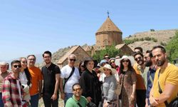 İranlı turizmciler Akdamar Adası’na hayran kaldı