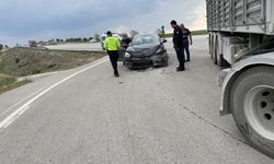 Konya’da otomobil ’U’ dönüşü yapan tıra çarptı: 1 yaralı