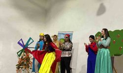 Muğla’da üniversite öğrencileri çocuklara tiyatro oyunu sergiledi