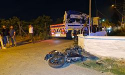 Vinçle çarpışan motosikletin sürücüsü hayatını kaybetti