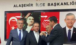Alaşehir İYİ Parti İlçe Başkanı ve yönetiminden 8 kişi görevlerinden ve partiden istifa etti