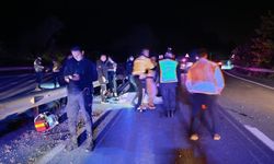 Bariyer ve aydınlatma direğine çarpan motosiklet sürücüsü hayatını kaybetti
