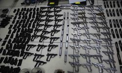 Batman’da yasa dışı silah ticaretine yönelik “Mercek-18” operasyonundan 121 ruhsatsız tabanca ele geçirildi, 4 şüpheli ise yakalandı